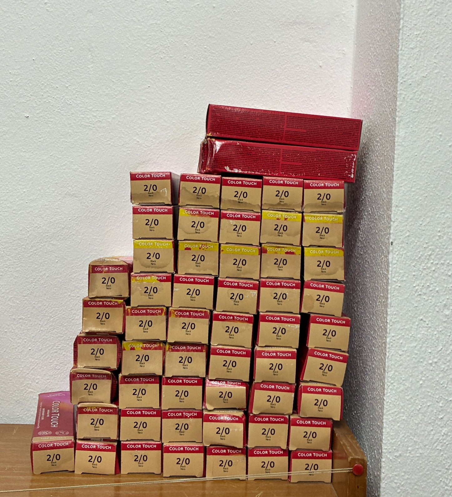 Wella Color Touch 2/0 Negro Natural 60ml - OUTLET (Caja Dañada)